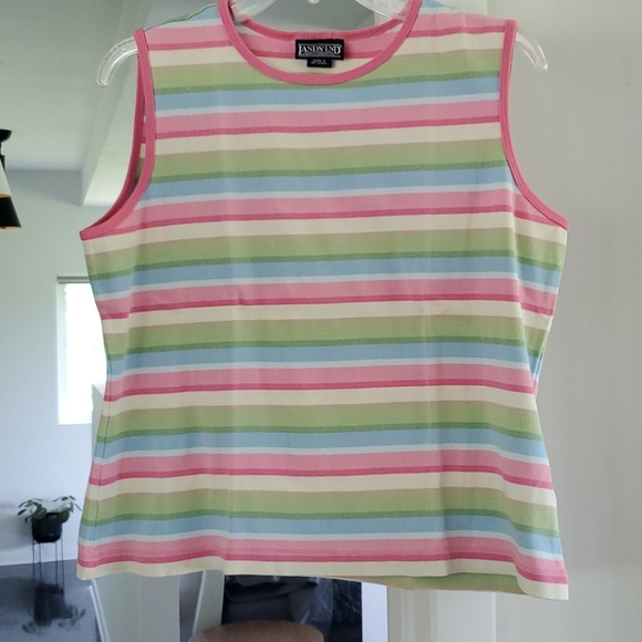 5 Tank Tops Size Medium (1 is a 10) - Picture 6 of 12